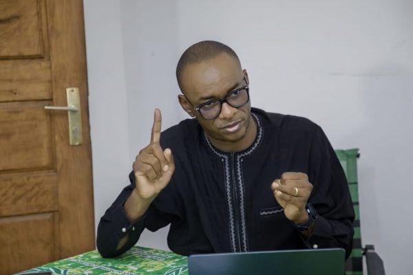 Cameroun: accused of taking 1 billion to recognize Paul Biya's victory, Cabral Libii defends himself