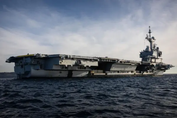 Détroit d&rsquo;Ormuz : le porte-avions Charles de Gaulle se dirige vers le sud de la mer Rouge