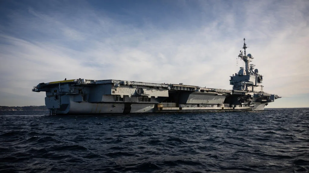 Détroit d&rsquo;Ormuz : le porte-avions Charles de Gaulle se dirige vers le sud de la mer Rouge