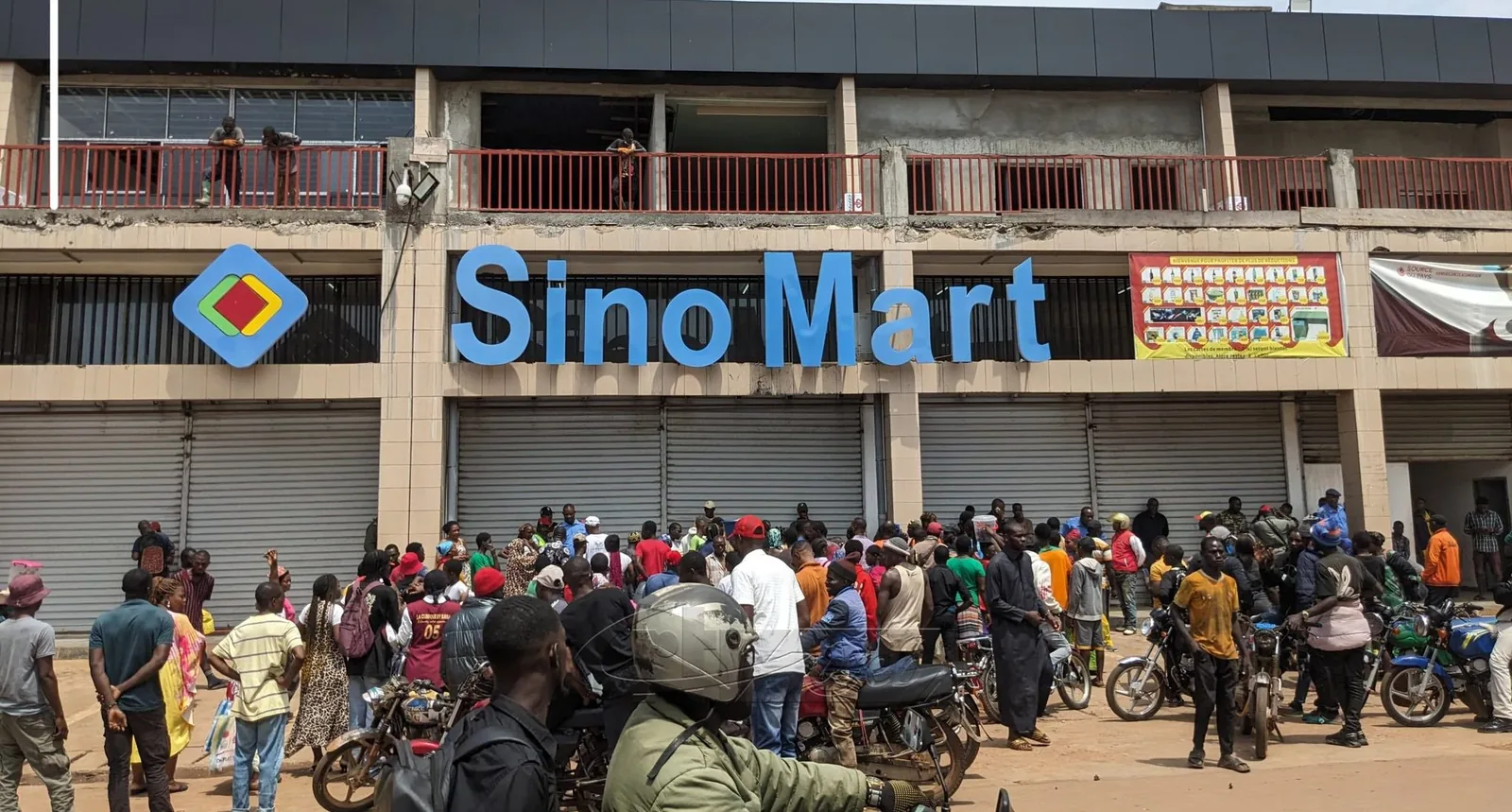 Cameroon/ violence against employee: Minister Grégoire Owona at Sino Mart supermarket