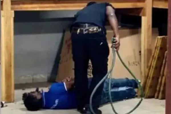 Cameroon: a man whipped in a Chinese supermarket